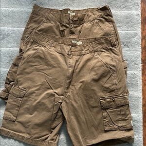 Wrangler Men's Tan Cargo Shorts hundred percent cotton size 36 two pair